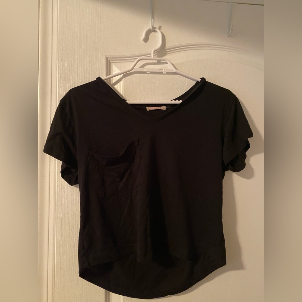 Black crop tee